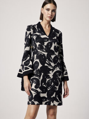 Vestido estampado hojas crudo y negro manga acabada en volante