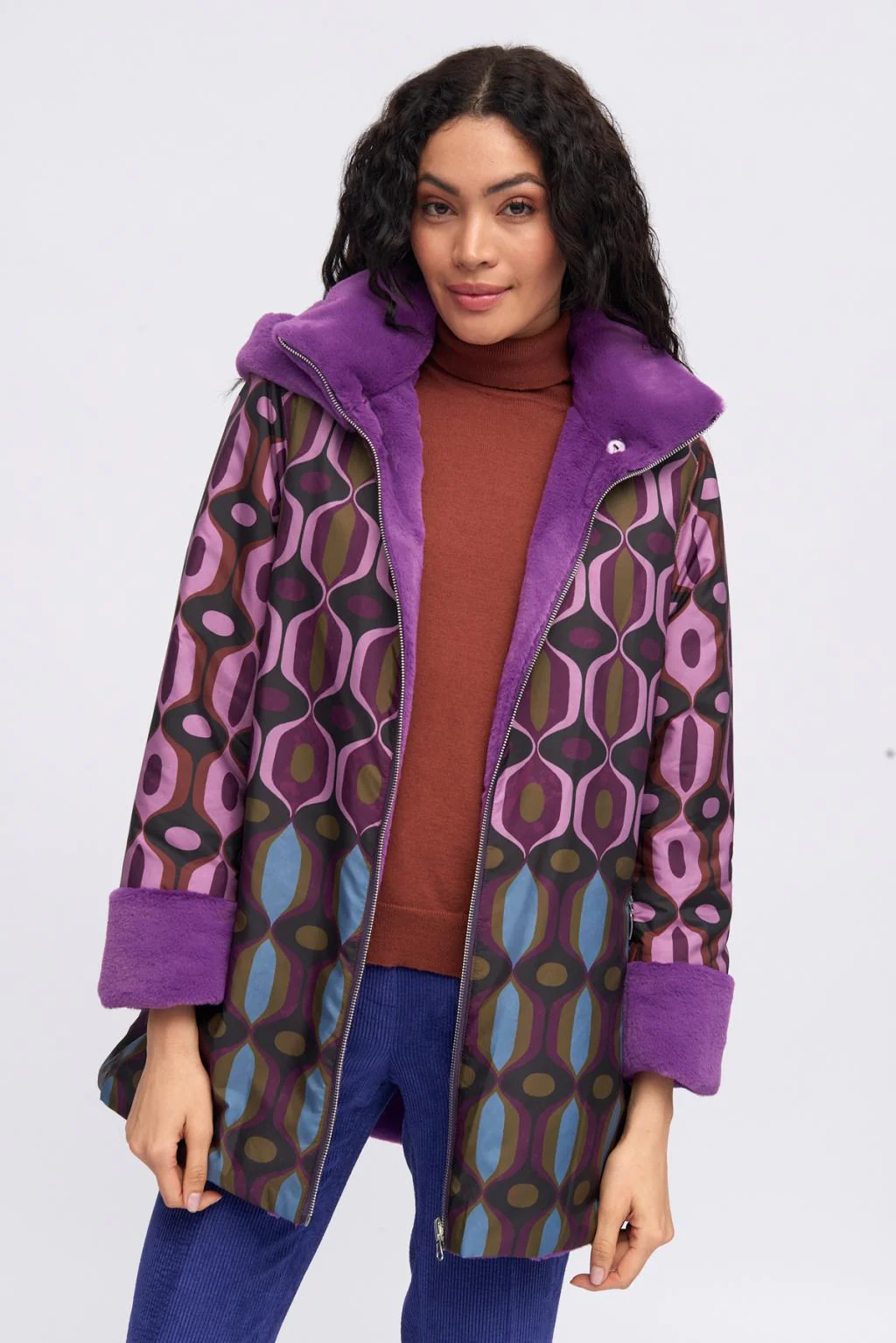 Abrigo reversible morado estampado con pelo - Imagen 2