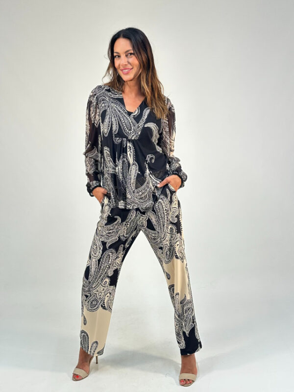 Conjunto blusa y pantalón cachemir negro y beige