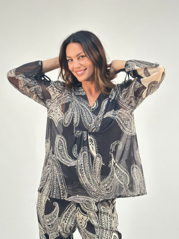 Conjunto blusa y pantalón cachemir negro y beige - Imagen 4