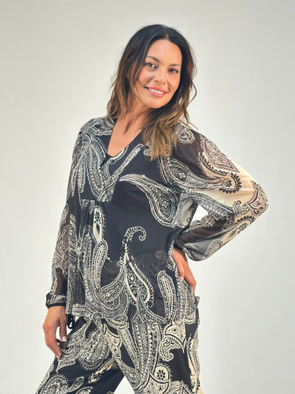 Conjunto blusa y pantalón cachemir negro y beige - Imagen 3