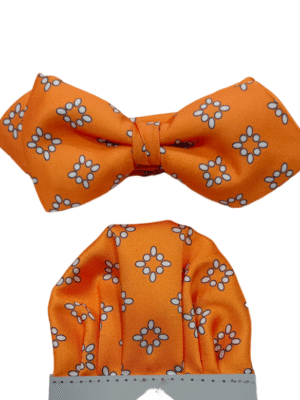 Pajarita naranja cuadrados blancos