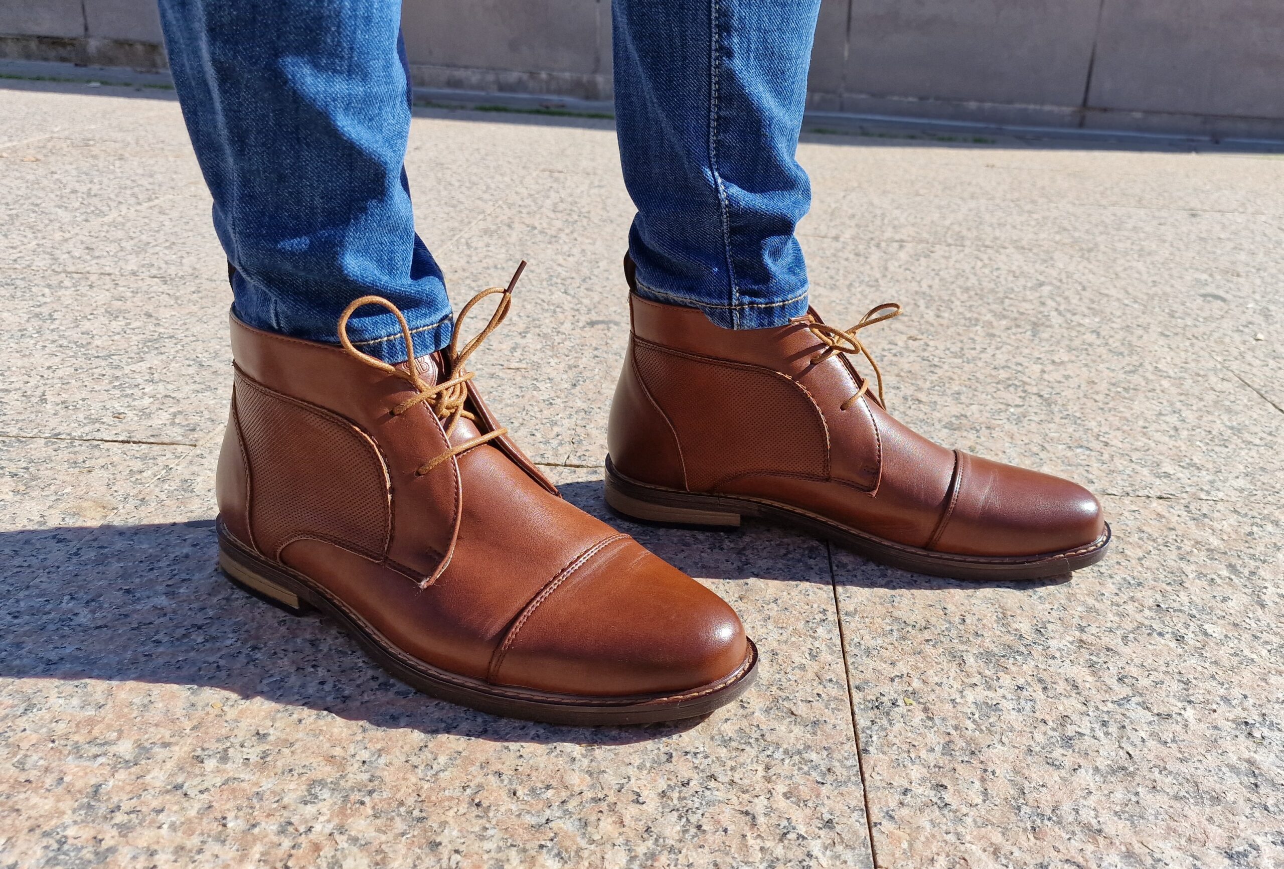 Botín detalle costura marrón