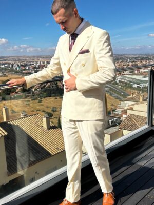 Traje cruzado básico