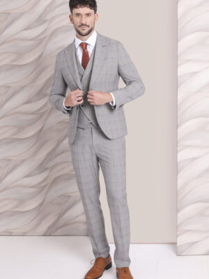 Traje con chaleco de cuadros gris con beige