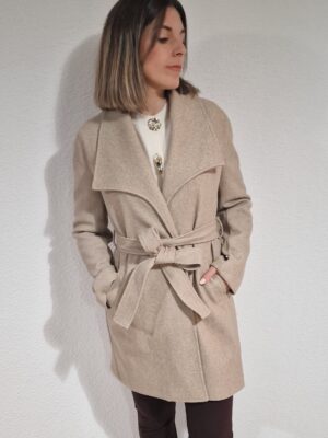 Abrigo paño tres cuartos atado