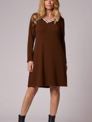 Vestido corto punto marrón cuello pico ribete