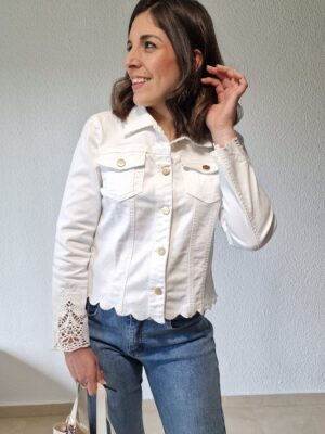 Chaqueta vaquera blanca detalle encaje