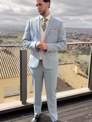 Traje entallado liso