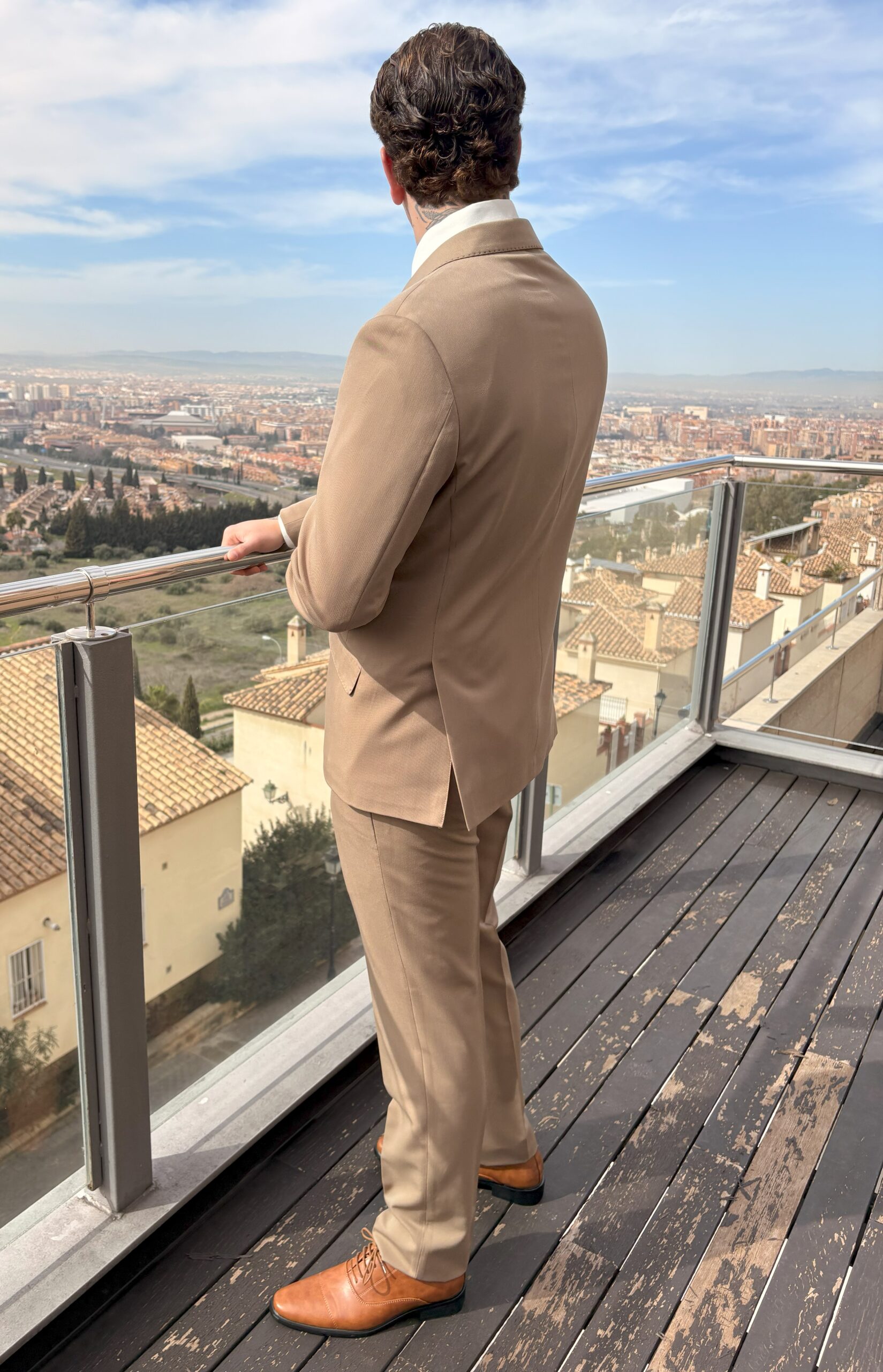 Traje cruzado entallado - Imagen 5