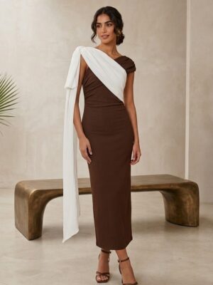 Vestido detalle banda y lazada hombro marrón y crudo