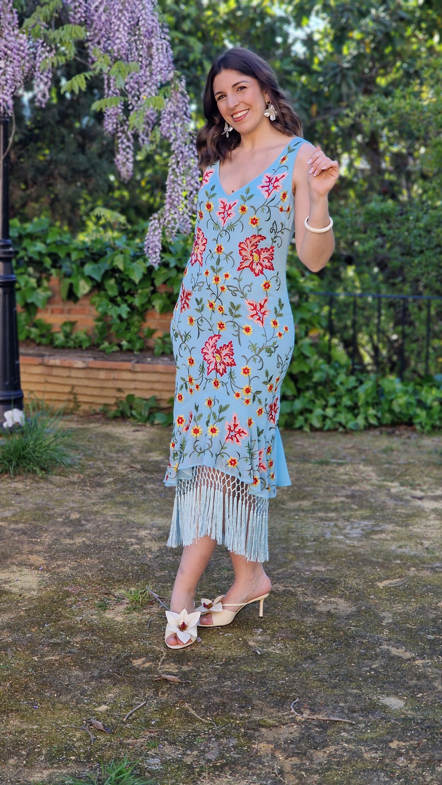 Vestido bordados mantón de manila tirantes celeste - Imagen 4
