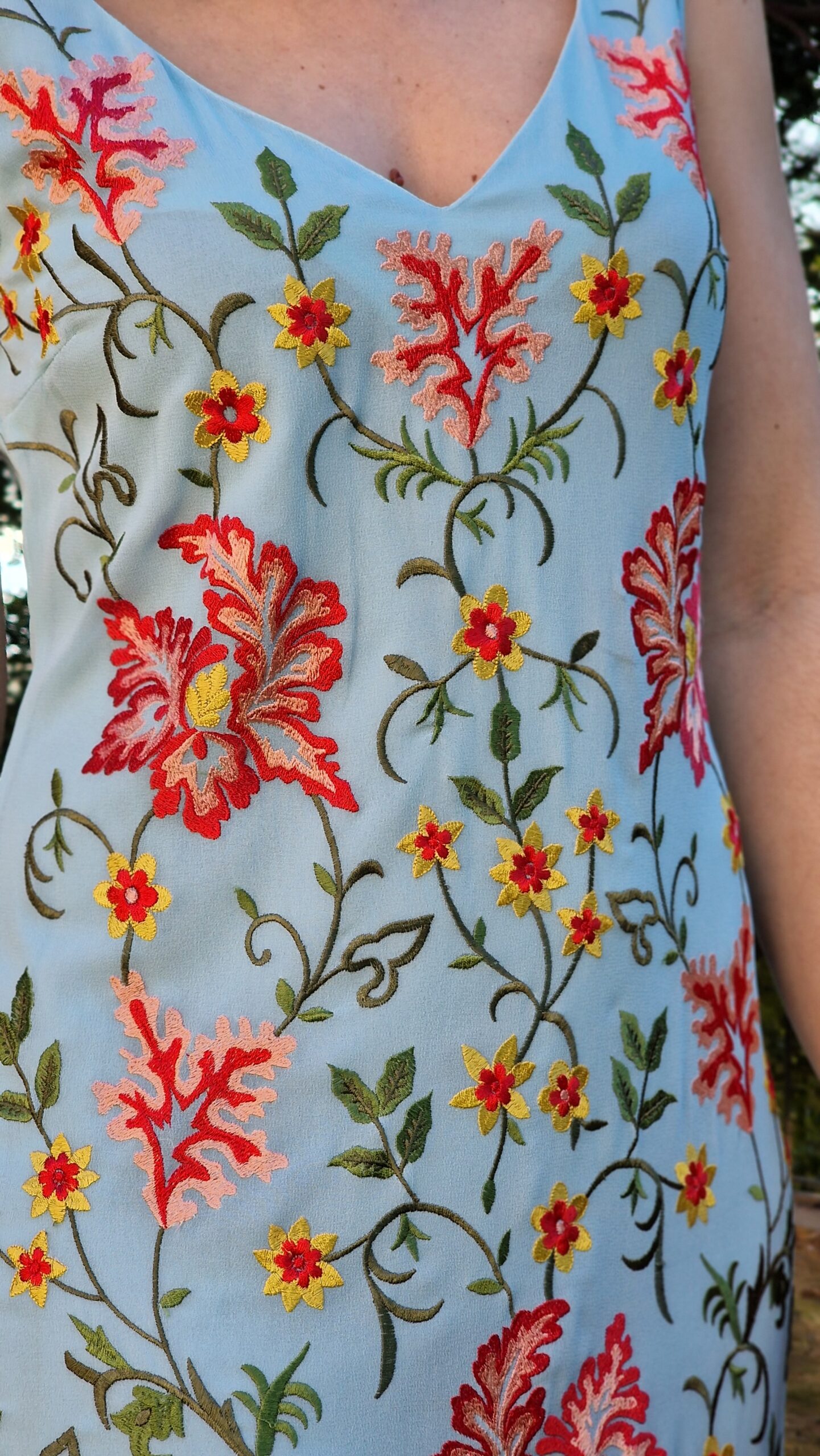 Vestido bordados mantón de manila tirantes celeste - Imagen 6
