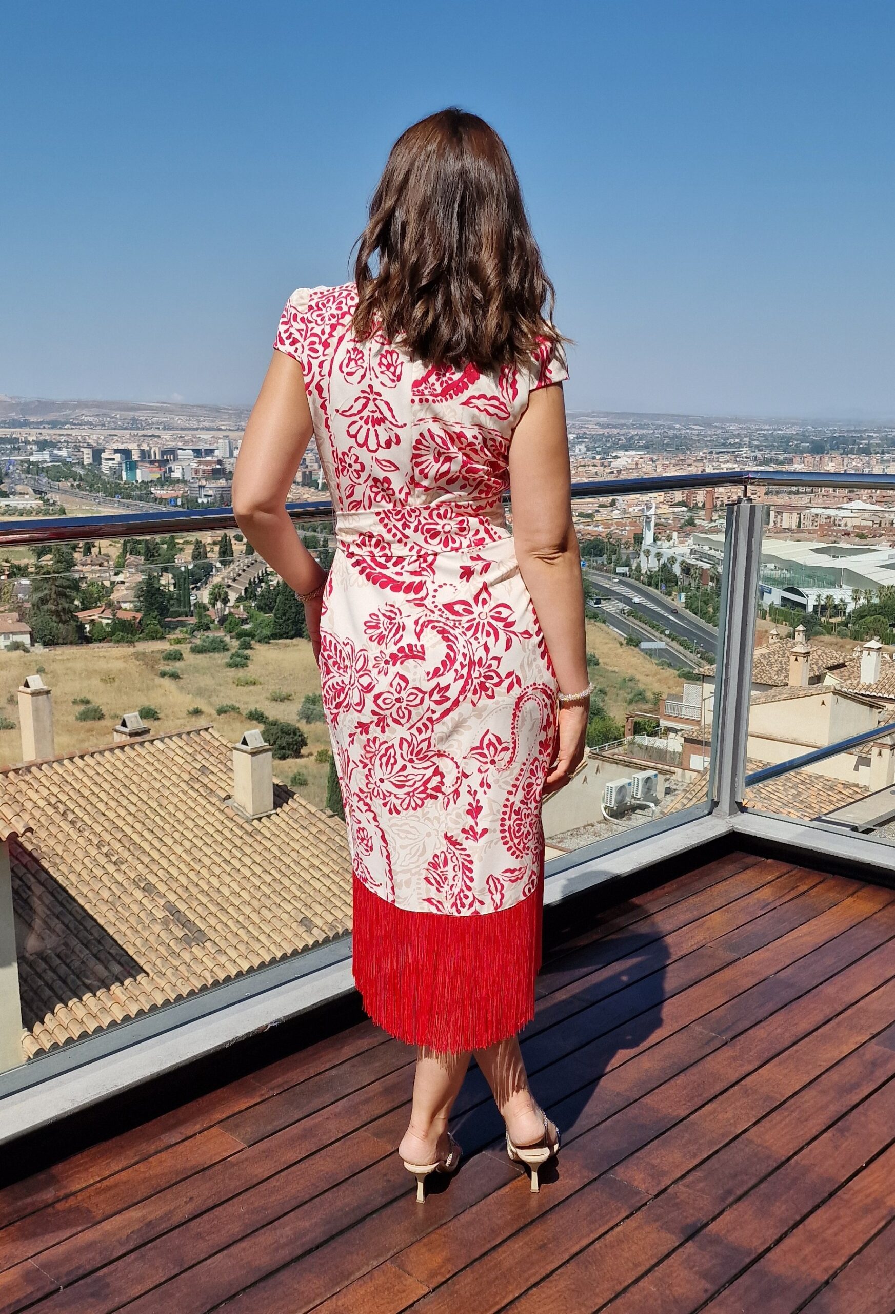 Vestido cruzado bajo flecos manga corta estampado - Imagen 5