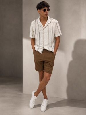 Pantalón de vestir corto con pinzas