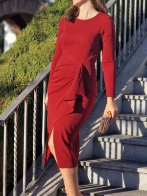 Vestido detalle fruncido con volante burdeos