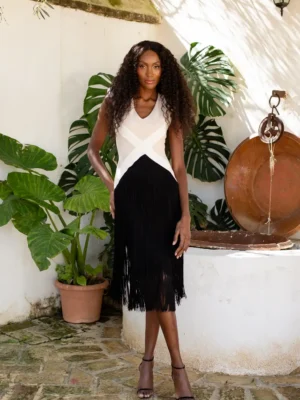 Vestido tirantes detalle X beige y falda flecos negra